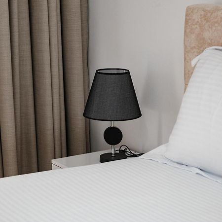 Riviera Hotel-City Center Vlorë Εξωτερικό φωτογραφία