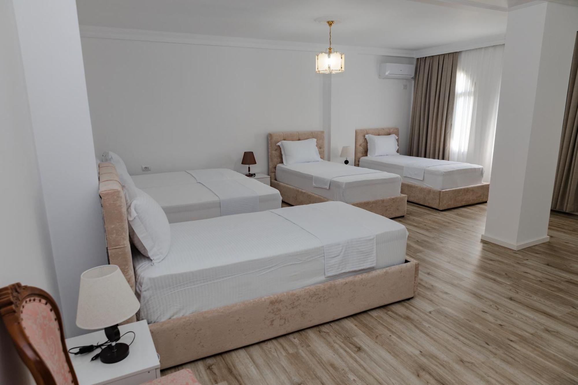 Riviera Hotel-City Center Vlorë Εξωτερικό φωτογραφία