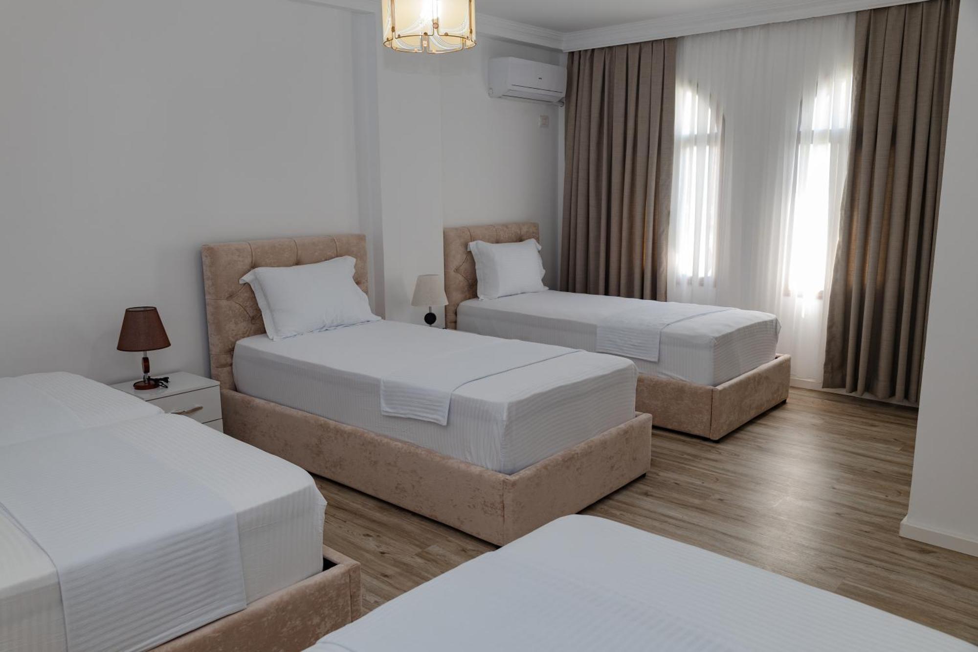 Riviera Hotel-City Center Vlorë Εξωτερικό φωτογραφία