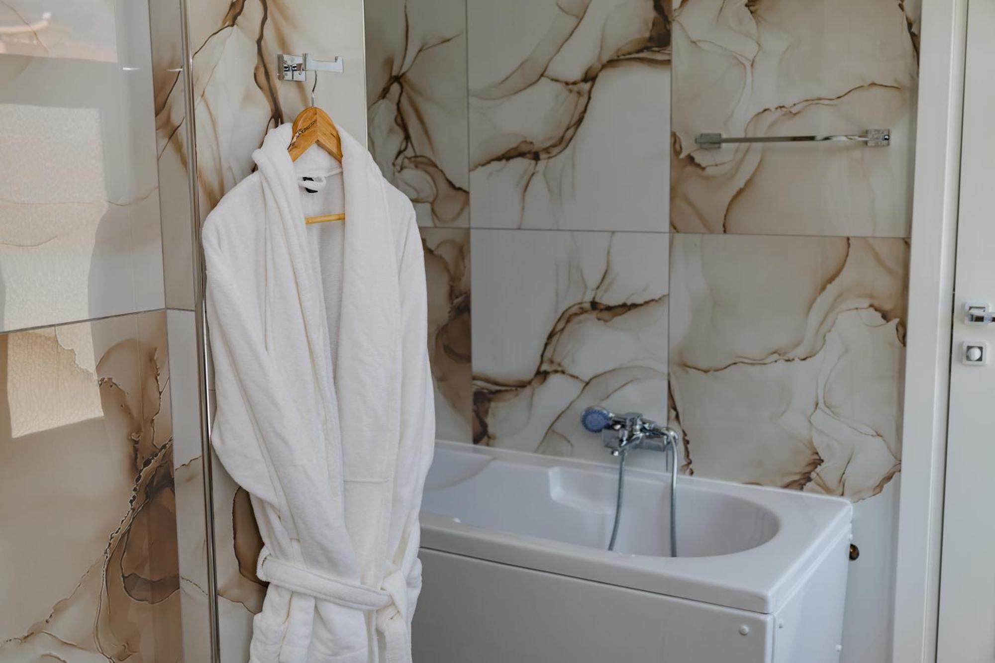 Riviera Hotel-City Center Vlorë Εξωτερικό φωτογραφία